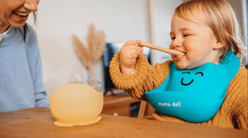 Vanaf wanneer kan je kindje met bestek eten? - Mama Deli