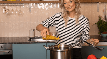 Jet van Nieuwkerk haar keukenverhalen: van Frenkie's eerste hapjes tot Tjokvol Groentesauzen! - Mama Deli