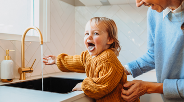 Babyvoeding uit kleding verwijderen