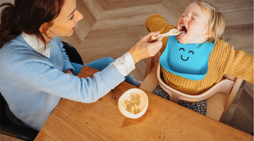 Help, mijn baby spuugt de oefenhapjes steeds uit. Wat nu?